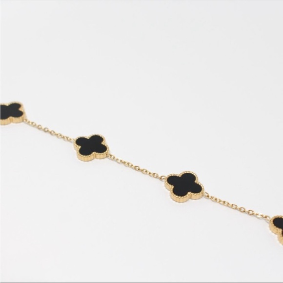 Black Onyx Gold 5 Quatrefoil Clover Motif Bracelet - Picture 4 of 7